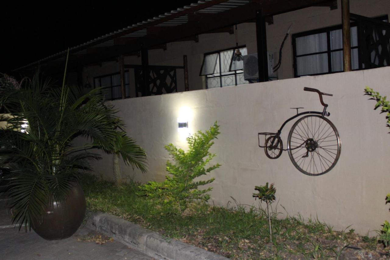 Rivermews Hotel And Spa Maun Exterior photo