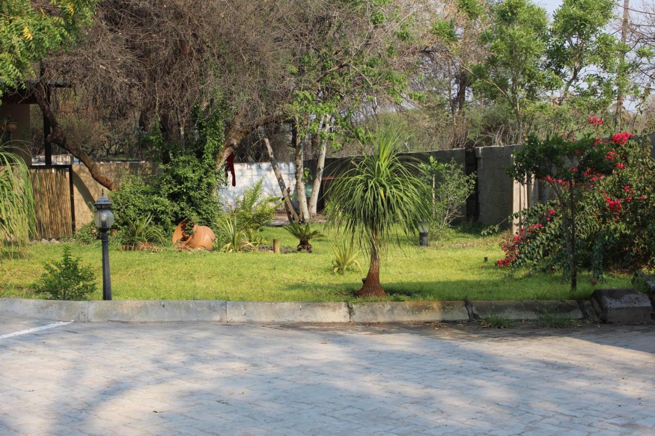 Rivermews Hotel And Spa Maun Exterior photo